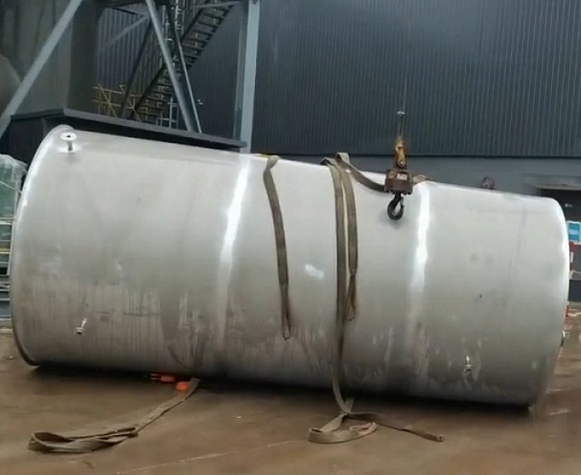 1701916986652102.jpg 不銹鋼氨水儲罐.jpg