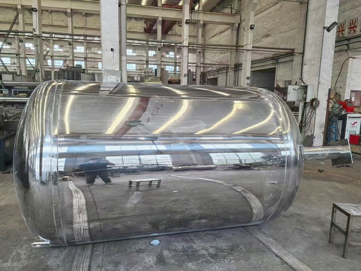 1723618693224147.jpg 鏡面儲罐.jpg