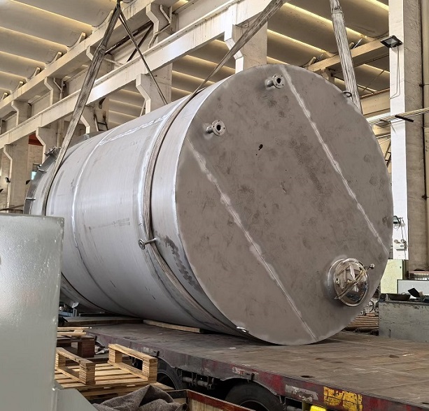 不銹鋼儲(chǔ)罐用于儲(chǔ)存化學(xué)品和溶劑的注意事項(xiàng)